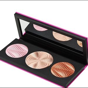 112-MAC STEP BRIGHT UP EXTRA DISMENSION SKINFINISH PALETTE